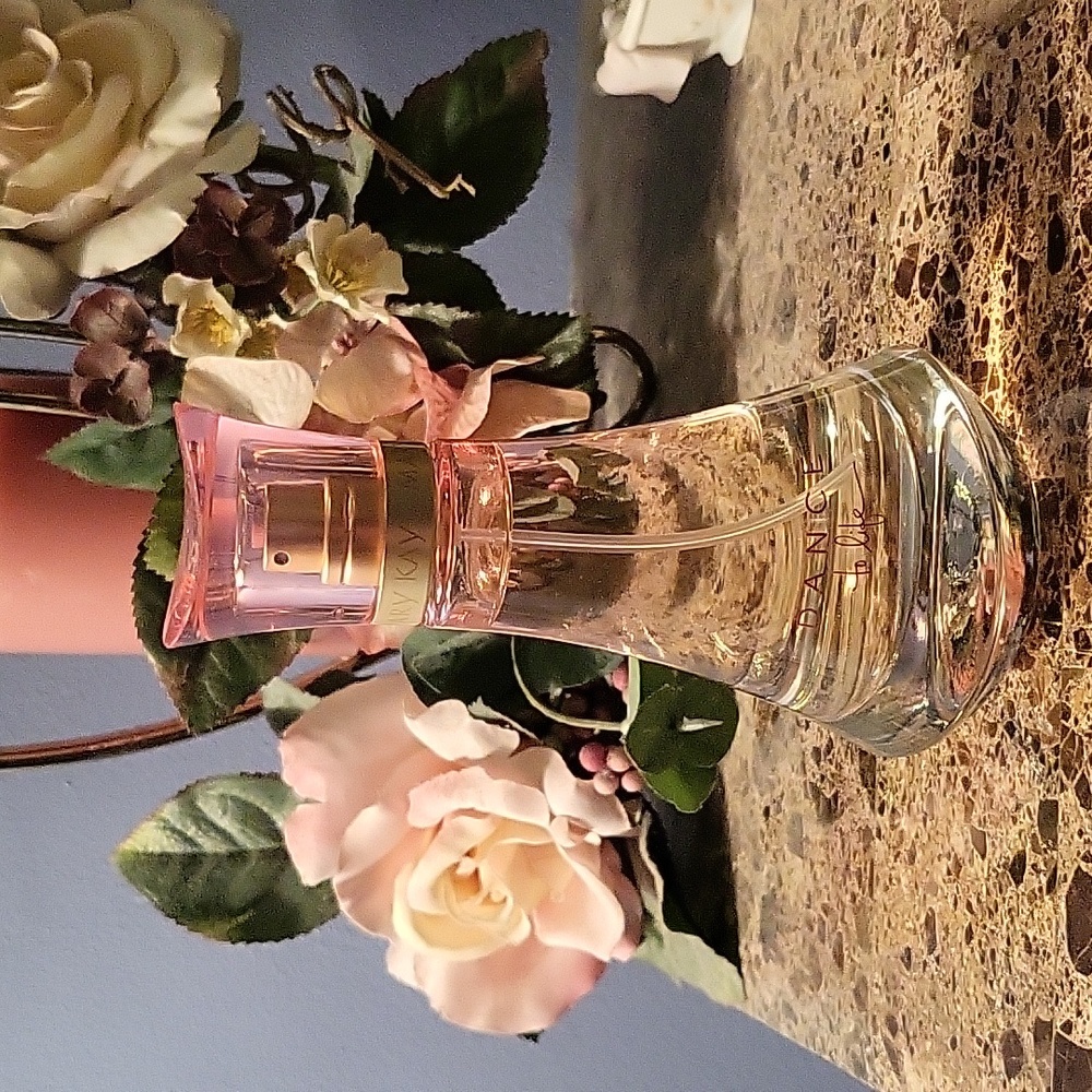 Dance to Life: Eau de Parfum by MK.